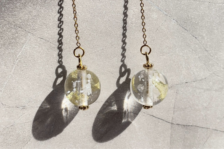 inori 遺骨封入お守り チェーンピアス 金箔入り